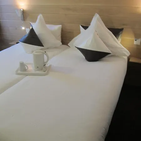 Hotel Logis Hôtel-restaurant Les Loges Chantepie